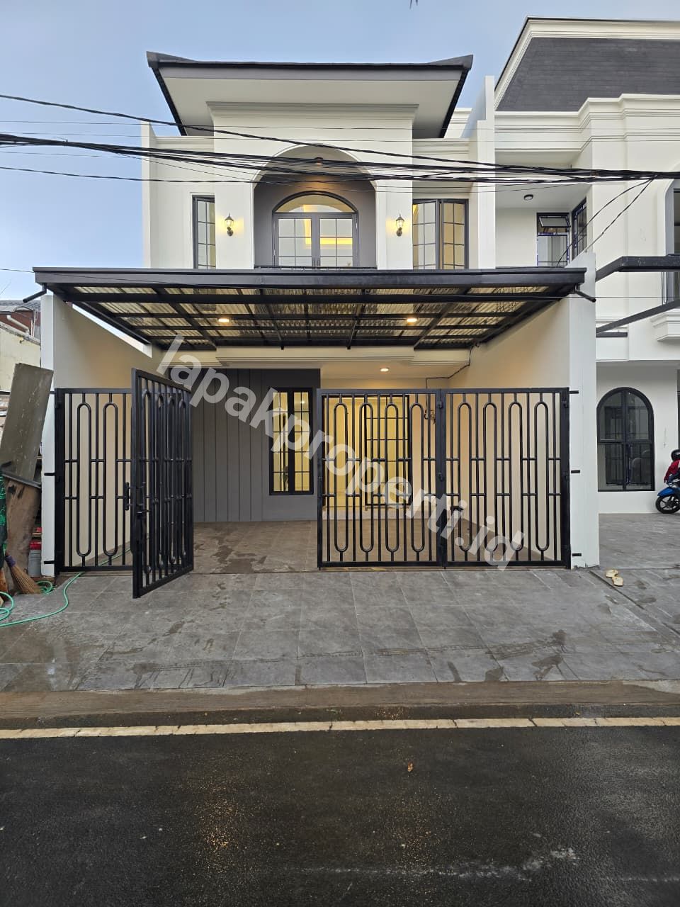 Dijual Rumah Baru Dalam Komplek Mewah Di Billymoon Jakarta Timur