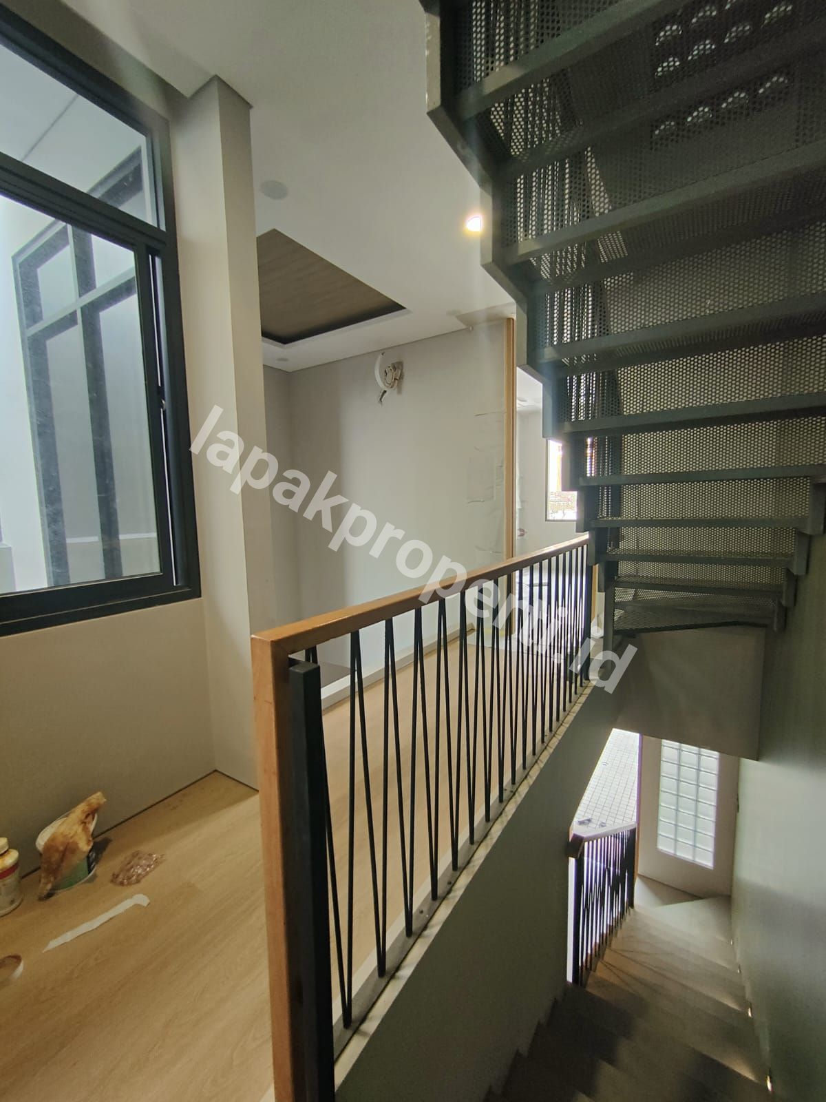 Foto Rumah Baru Dengan Rofftop Dalam komplek Tenang Di Pondok Bambu Jakarta Timur - 6