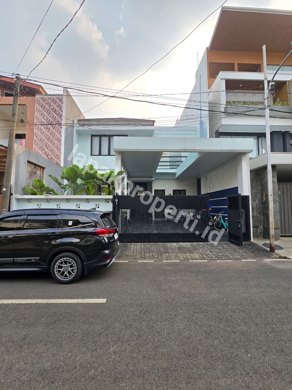 Rumah Semi Furnished Dalam komplek Di Duren Sawit Jakarta Timur