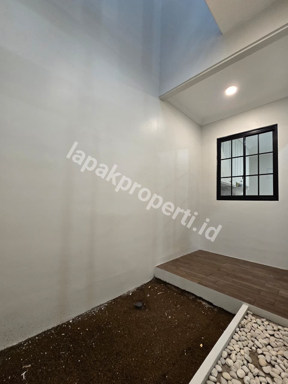 Foto Dijual Rumah Baru Dalam Komplek Mewah Di Billymoon Jakarta Timur - 11