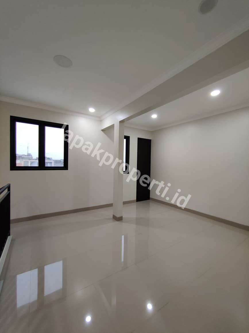 Foto Dijual Rumah Baru Dalam Komplek Tenang Di Rawamangun Jakarta Timur - 13