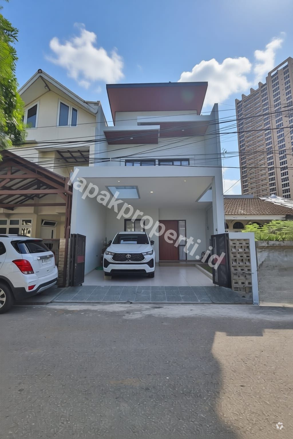 Foto Rumah Modern Minimalis 2,5 Lantai di Area Pondok Indah Jakarta Selatan - 2