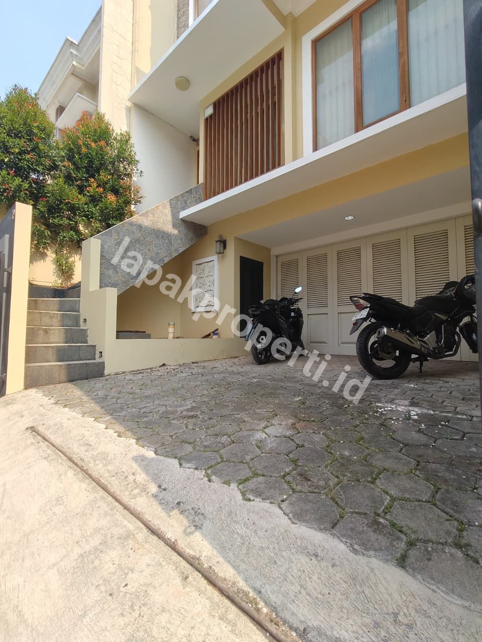 Foto Rumah 3 lantai di lubang buaya Cipayung Jakarta Timur - 9