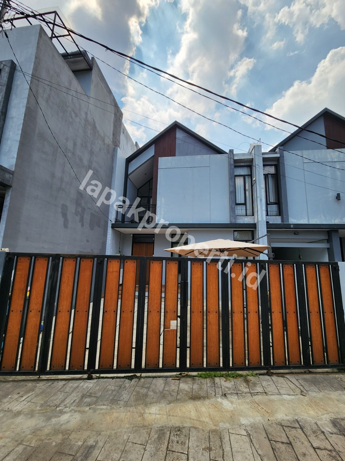 Dijual rumah Dalam Cluster 2½ Lantai siap Huni