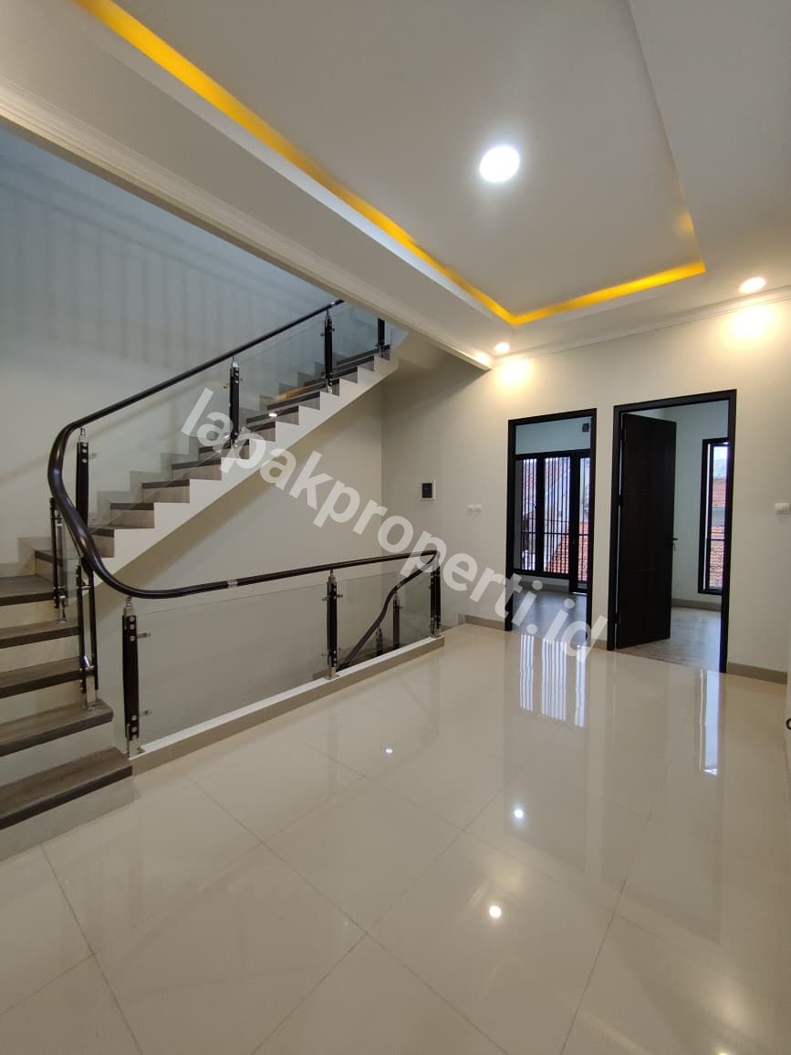 Foto Dijual Rumah Baru Dalam Komplek Tenang Di Rawamangun Jakarta Timur - 6