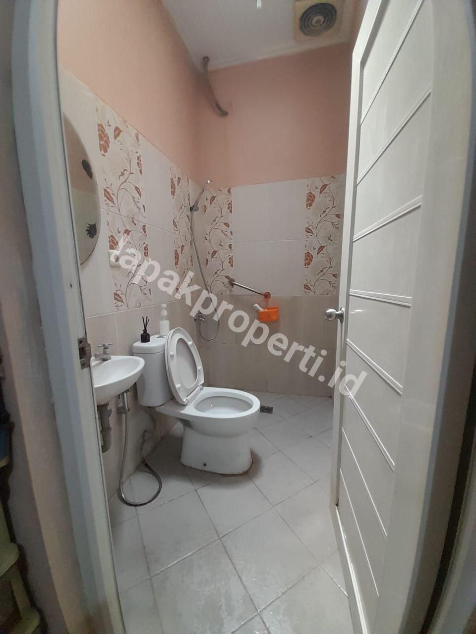 Foto Dijual rumah Secondary Dalam komplek Di Pondok Kelapa Jakarta Timur - 7