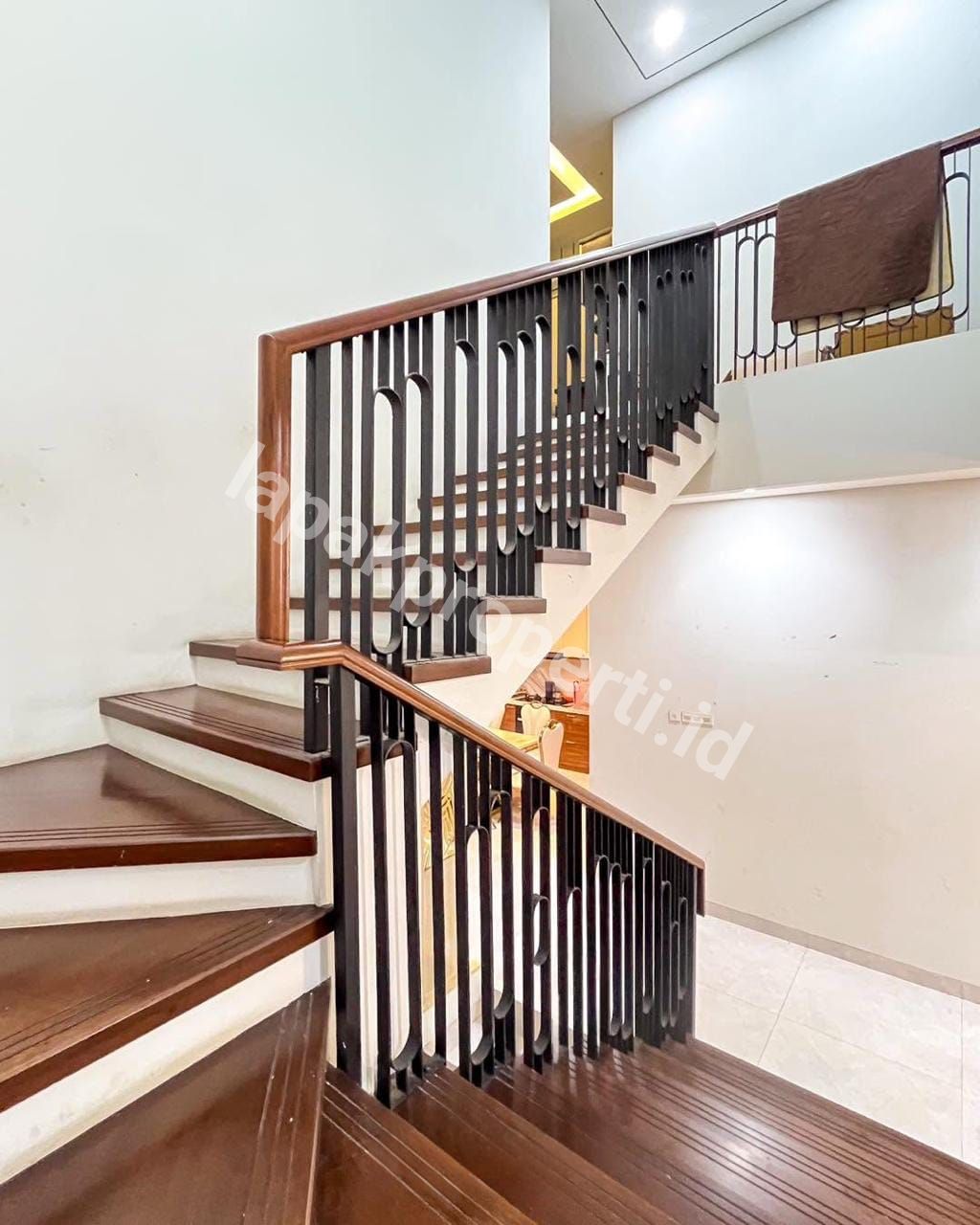 Foto Rumah Mewah Full Furnished Dalam komplek One Gate Di Cempaka Putih Jakarta Pusat - 3