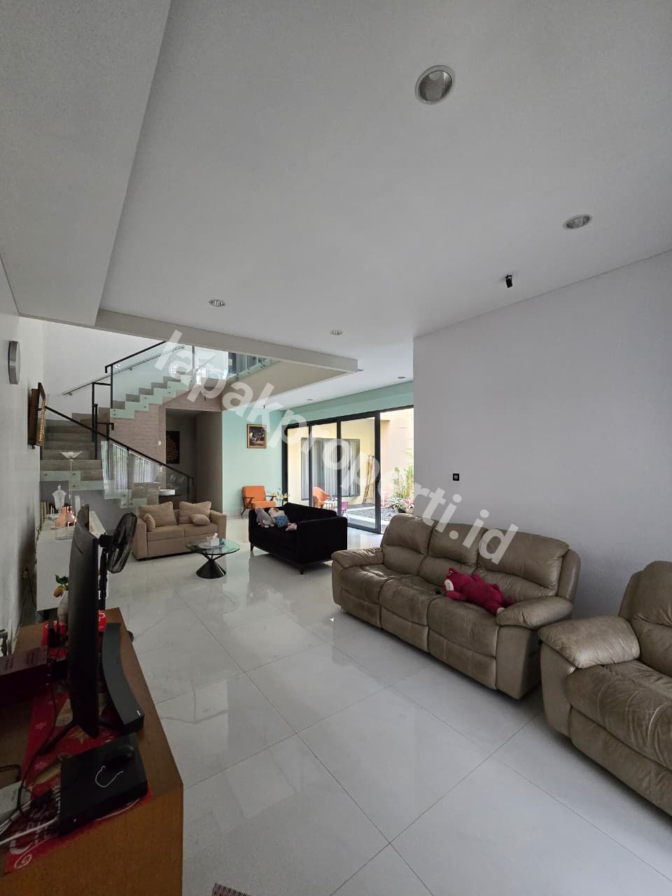 Foto Rumah Semi Furnished Dalam komplek Di Duren Sawit Jakarta Timur - 5