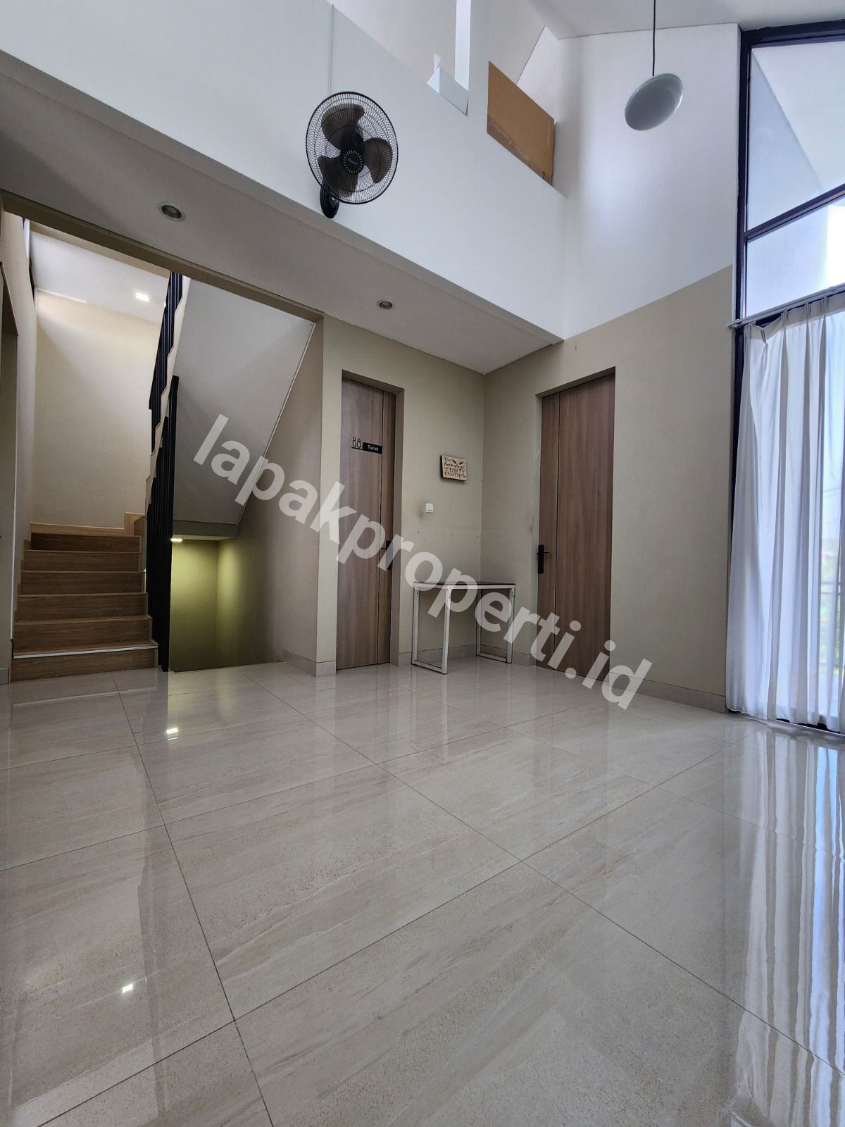 Foto Dijual rumah Dalam Cluster 2½ Lantai siap Huni - 10