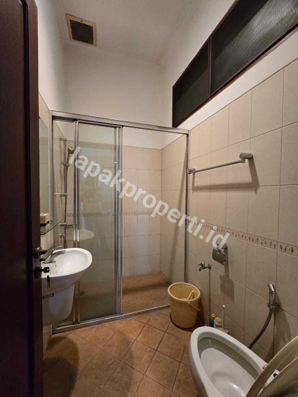 Foto Dijual Rumah Secondary Dalam komplek Asri Di Pondok Kelapa Jakarta Timur - 7