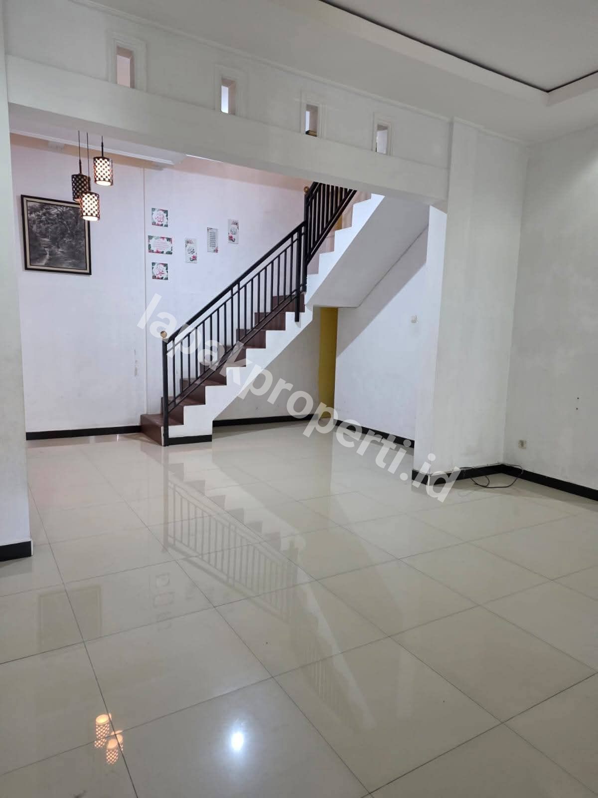 Foto Disewakan Rumah 5 kamar Pantai Mentari Surabaya Timur dekat Raya Kenjeran - 6