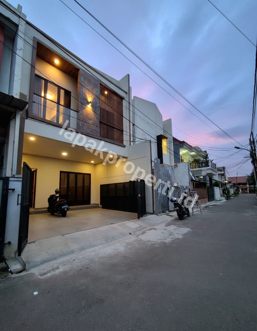 Foto Dijual Rumah Baru Dalam Komplek Tenang Di Rawamangun Jakarta Timur - 3