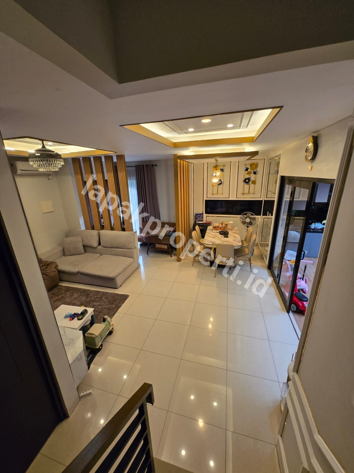 Foto Rumah Mewah Premium Posisi Hook Dalam Cluster Elite di Sumareccon Bekasi Utara - 8