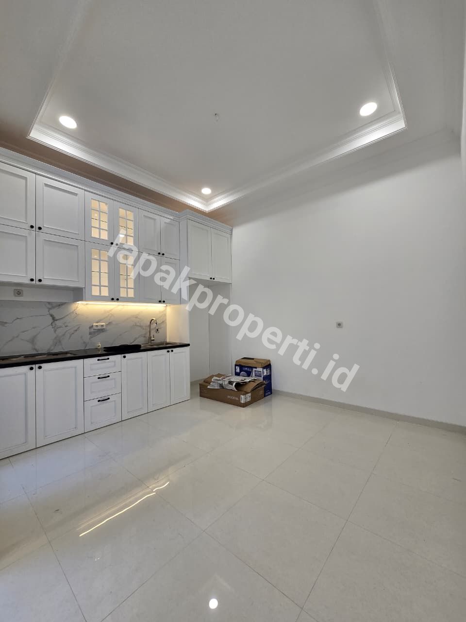 Foto Rumah Mewah design Classic Modern Dalam komplek - 5