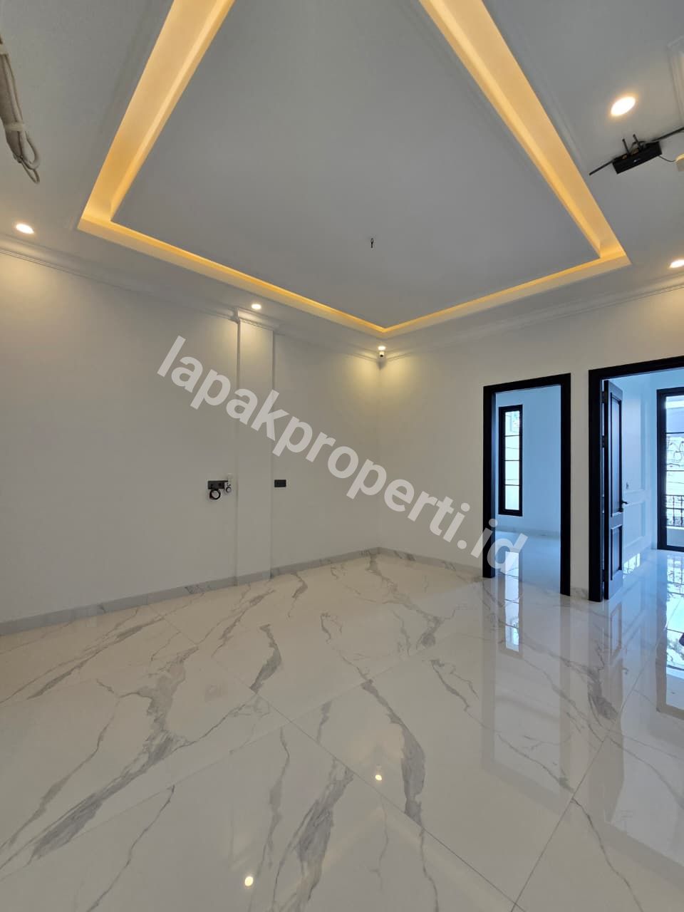 Foto Rumah Mewah Dalam komplek Elite Dengan Pripave Pool Di Pondok Kelapa Jakarta Timur - 5