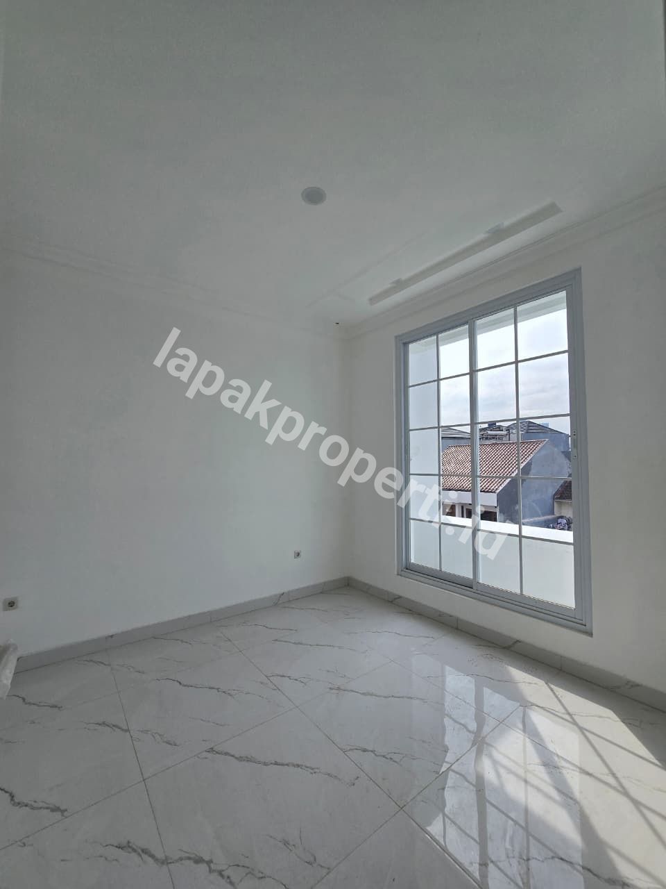 Foto Rumah Baru Dengan Private Poll Di Tebet Jakarta Selatan - 13