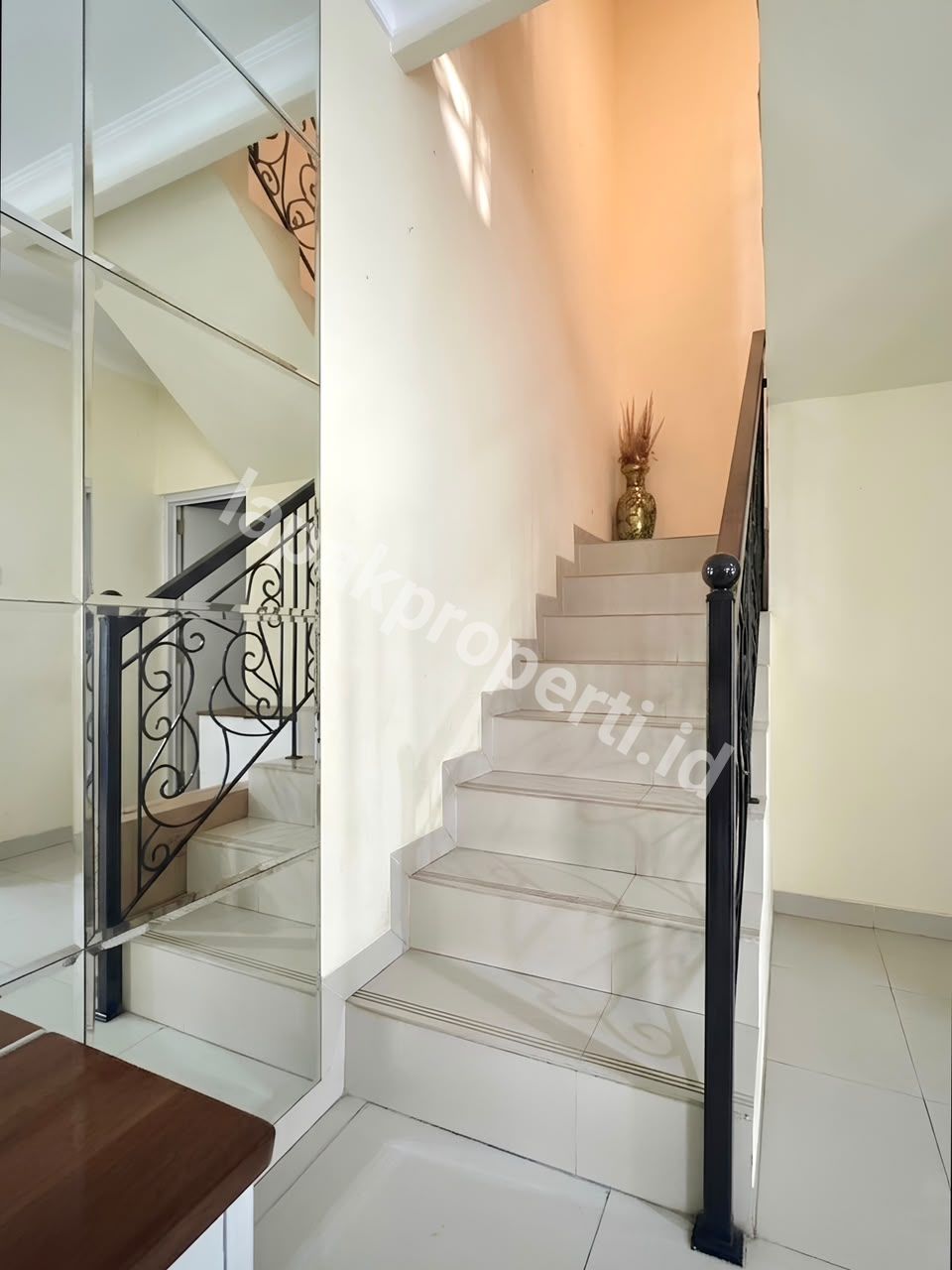 Foto Dijual Rumah Secondary Dalam Twonhouse Siap Huni - 4
