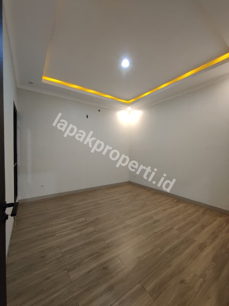 Foto Dijual Rumah Baru Dalam Komplek Tenang Di Rawamangun Jakarta Timur - 9
