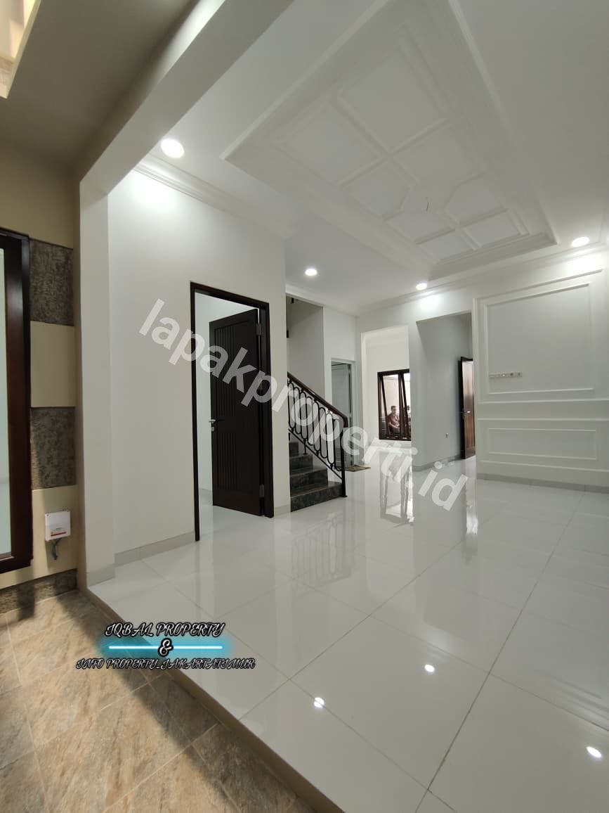 Foto Dijual Rumah Baru 3 lantai Dengan Rofftop Di Duren Sawit Jakarta Timur - 9