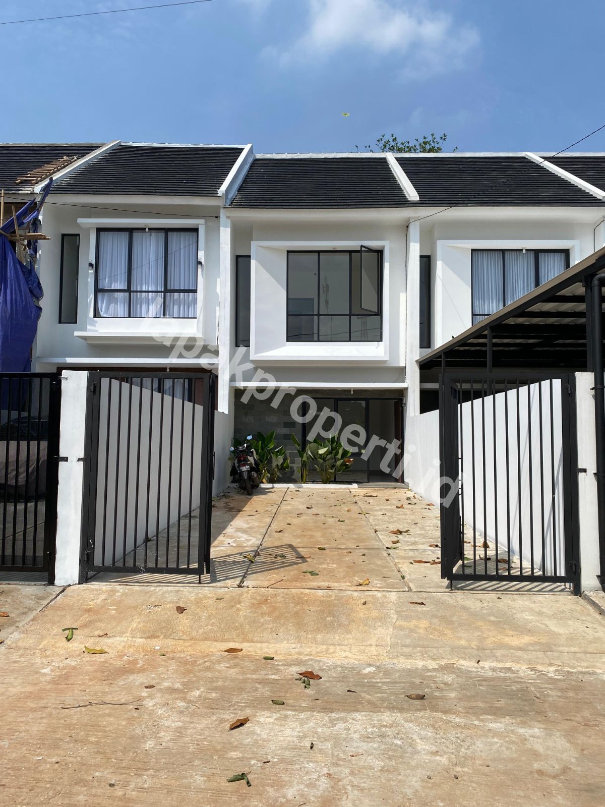 Foto Rumah Cantik 2 Lantai dalam Komplek Bebas Asri di Jatiasih Kota Bekasi - 3