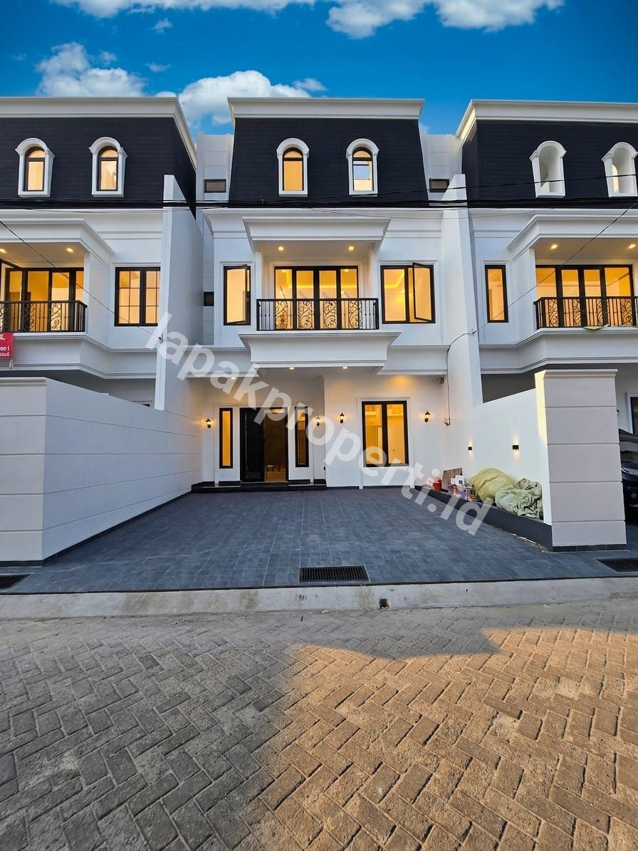Foto Rumah Mewah design Classic Modern Dalam komplek - 15