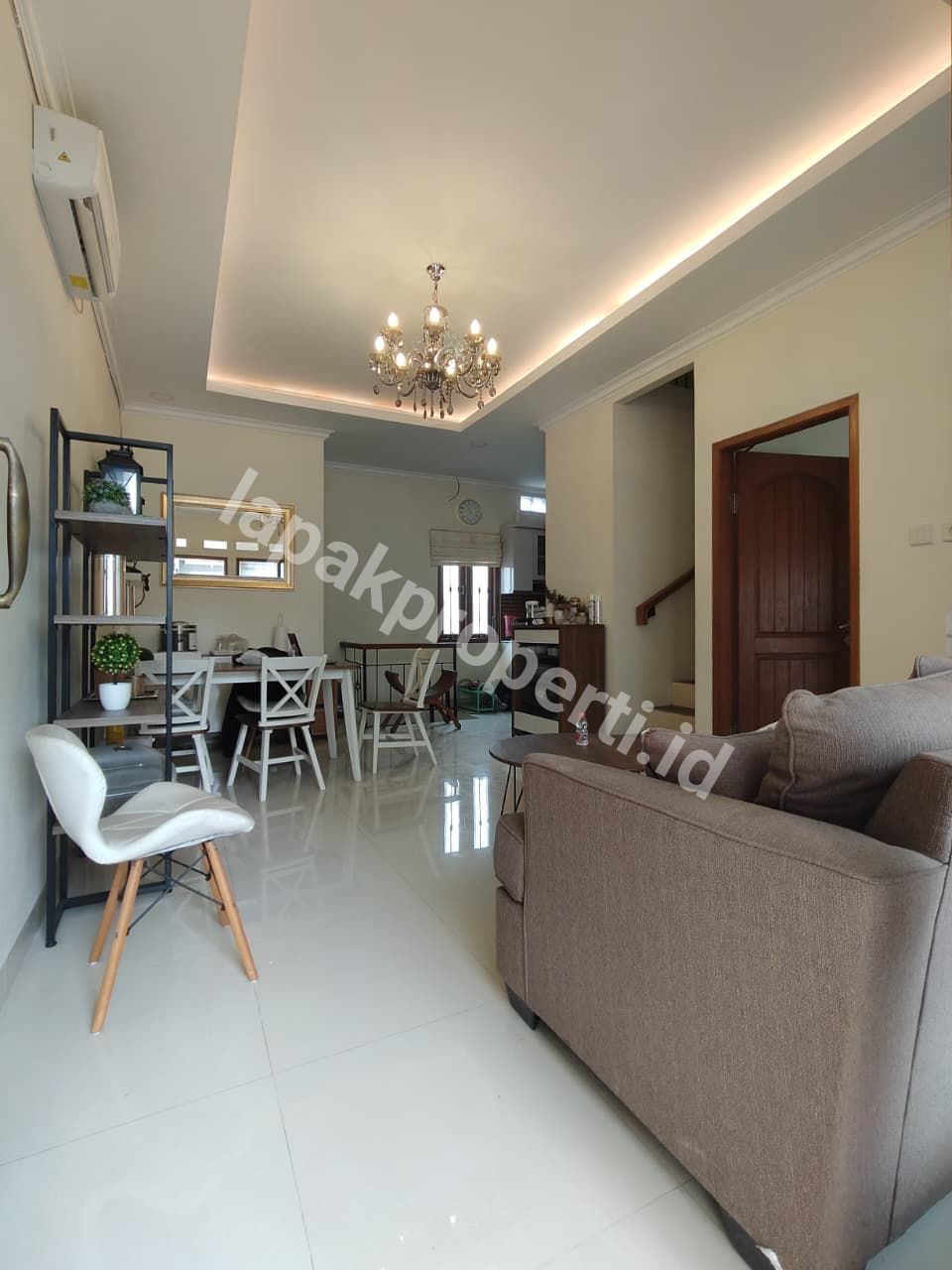Foto Rumah 3 lantai di lubang buaya Cipayung Jakarta Timur - 14