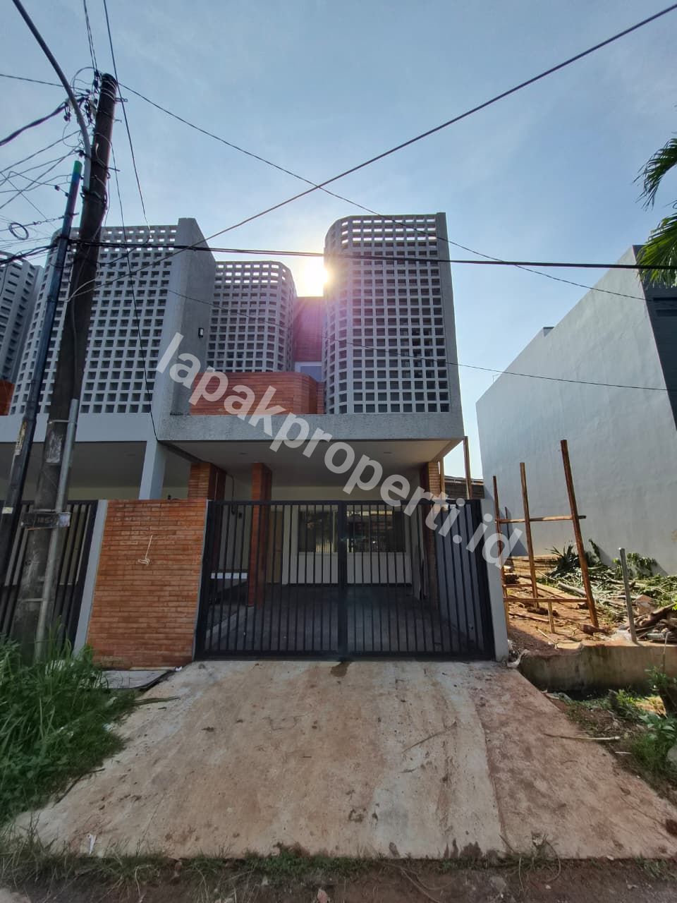 Rumah Modern Dalam Komplek Billymoon Pondok Kelapa Jakarta Timur