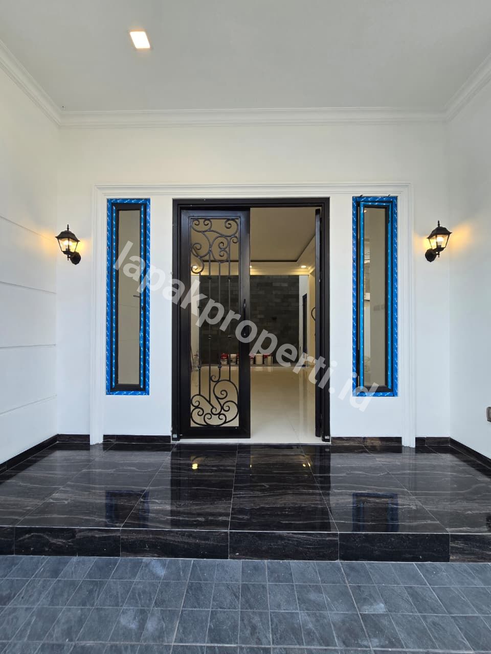 Foto Rumah Mewah design Classic Modern Dalam komplek - 11