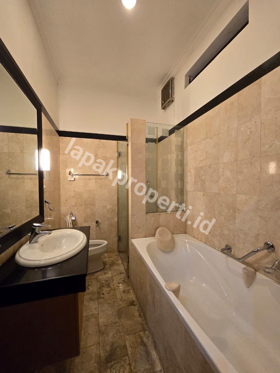 Foto Dijual Rumah Secondary Dalam komplek Asri Di Pondok Kelapa Jakarta Timur - 13