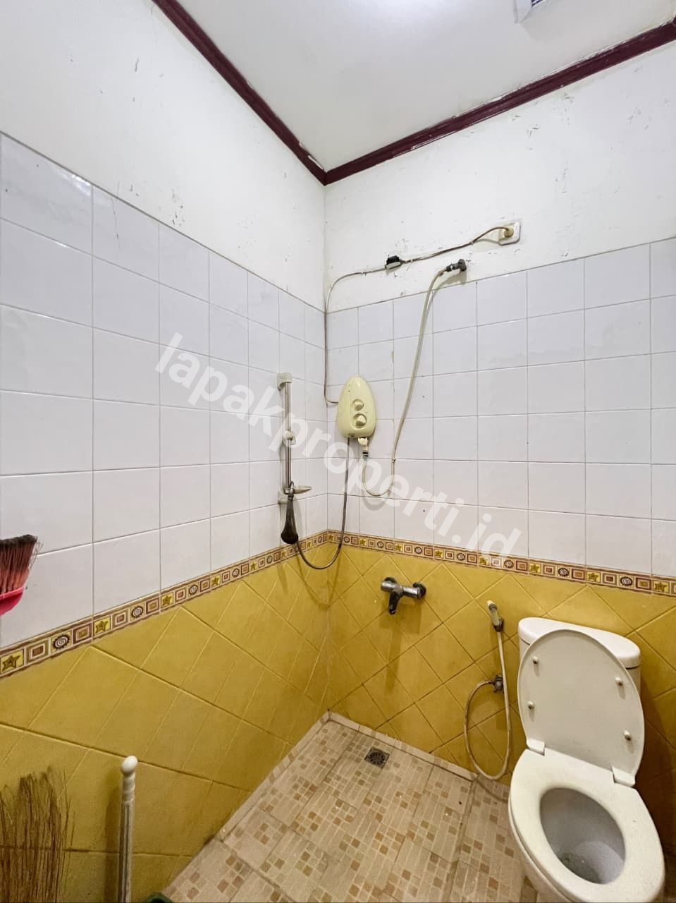 Foto Dijual Rumah Secondary Semi Furnished Dalam Twonhouse - 2