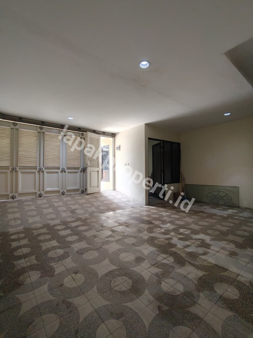 Foto Rumah 3 lantai di lubang buaya Cipayung Jakarta Timur - 3