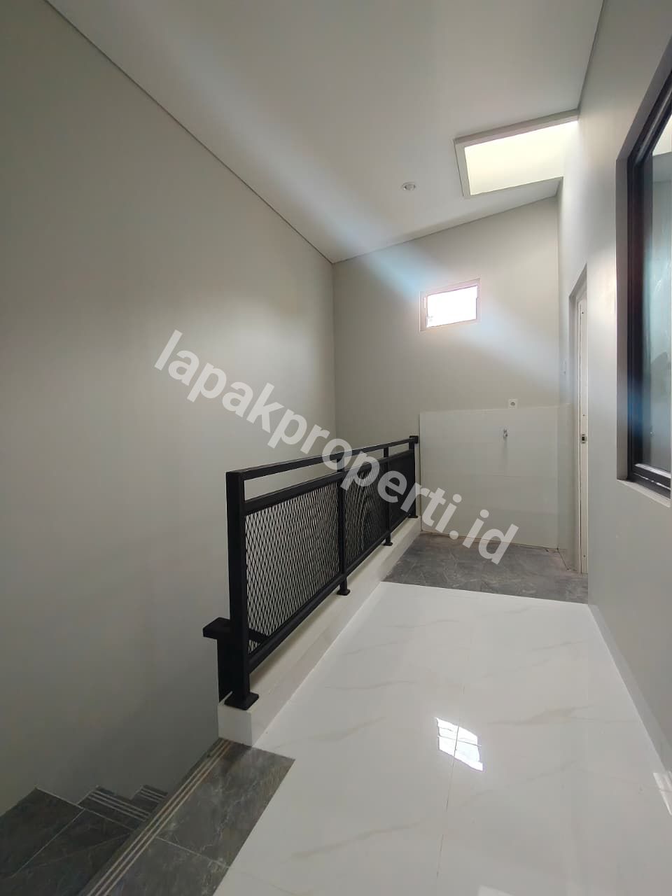 Foto Rumah Minimalis Dalam Cluster Siap Huni Di Lubang Buaya Jakarta Timur - 9