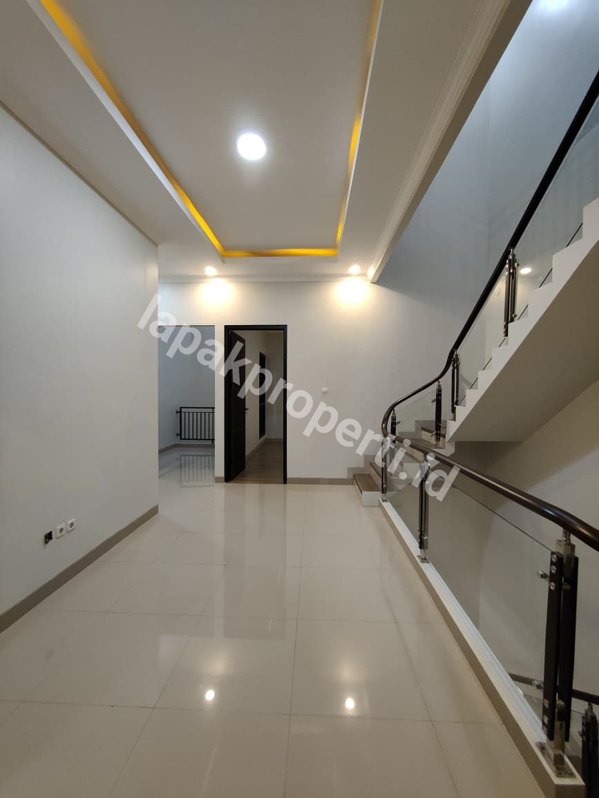Foto Dijual Rumah Baru Dalam Komplek Tenang Di Rawamangun Jakarta Timur - 10