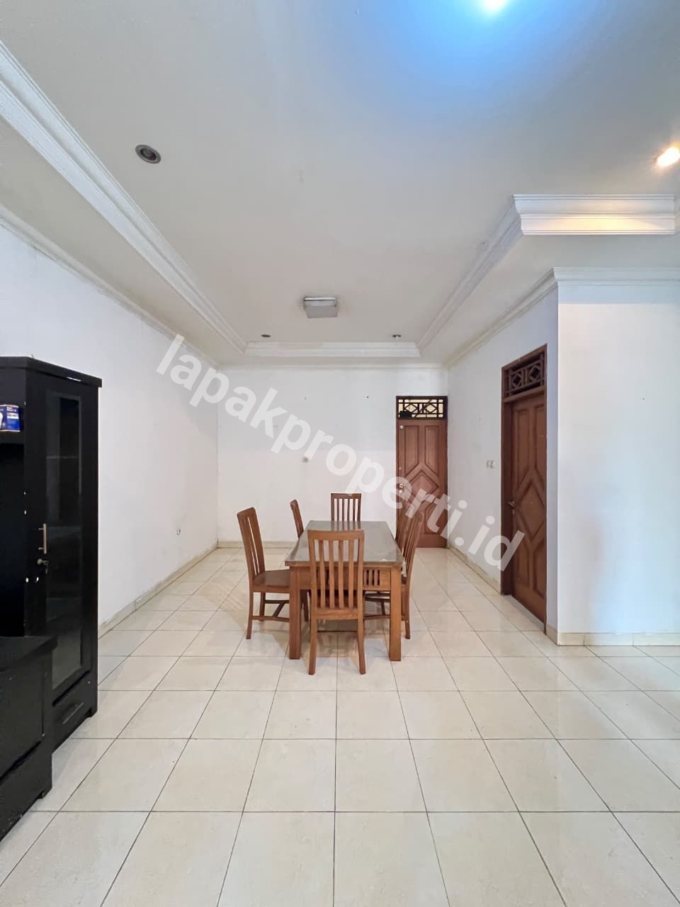 Foto Dijual Rumah Secondary Semi Furnished Dalam Twonhouse - 10