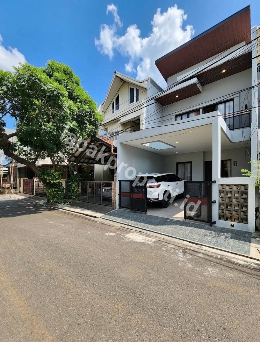 Rumah Modern Minimalis 2,5 Lantai di Area Pondok Indah Jakarta Selatan