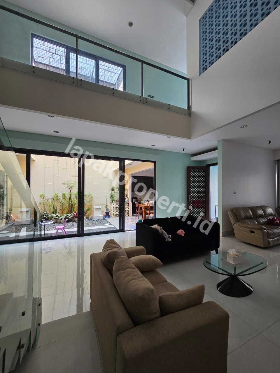 Foto Rumah Semi Furnished Dalam komplek Di Duren Sawit Jakarta Timur - 2