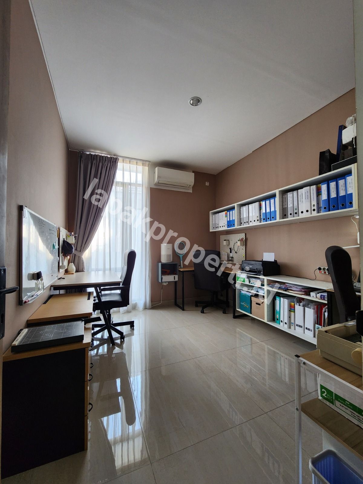 Foto Dijual rumah Dalam Cluster 2½ Lantai siap Huni - 9