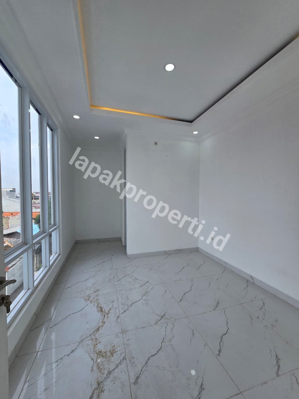 Foto Rumah Baru Dengan Private Poll Di Tebet Jakarta Selatan - 6
