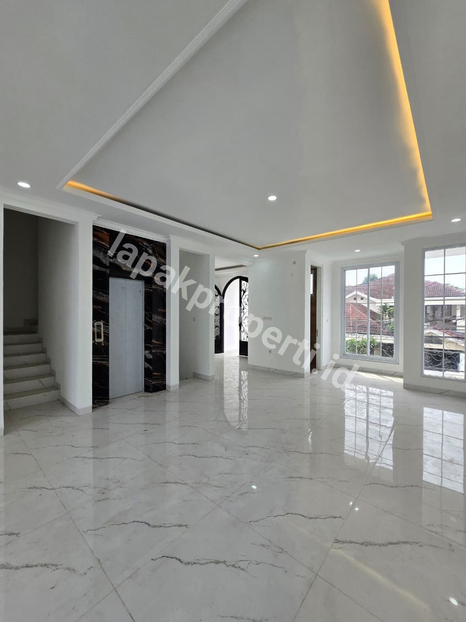 Foto Rumah Baru Dengan Private Poll Di Tebet Jakarta Selatan - 8