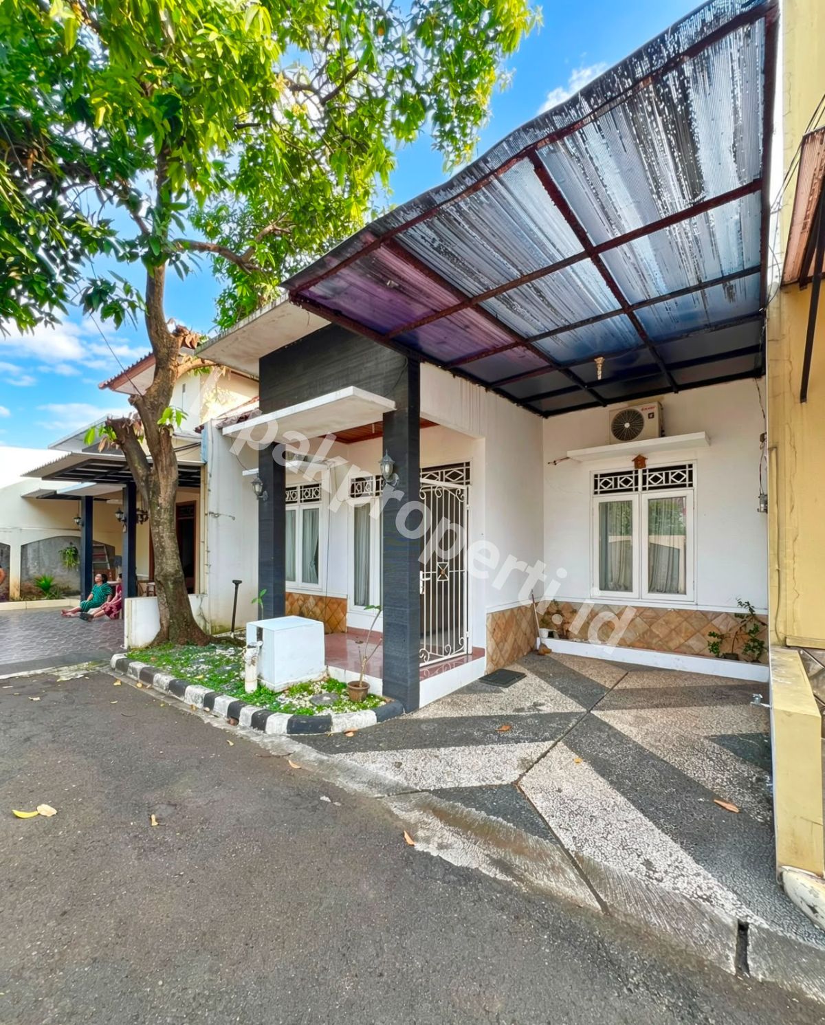 Foto Dijual Rumah Secondary Semi Furnished Dalam Twonhouse - 11