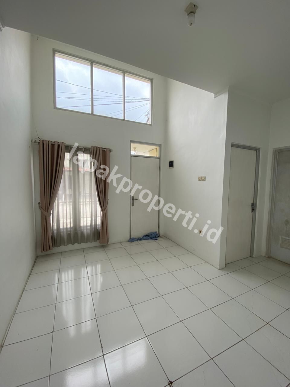 Foto Dijual Rumah gandeng Siap Huni di Karawang - 9