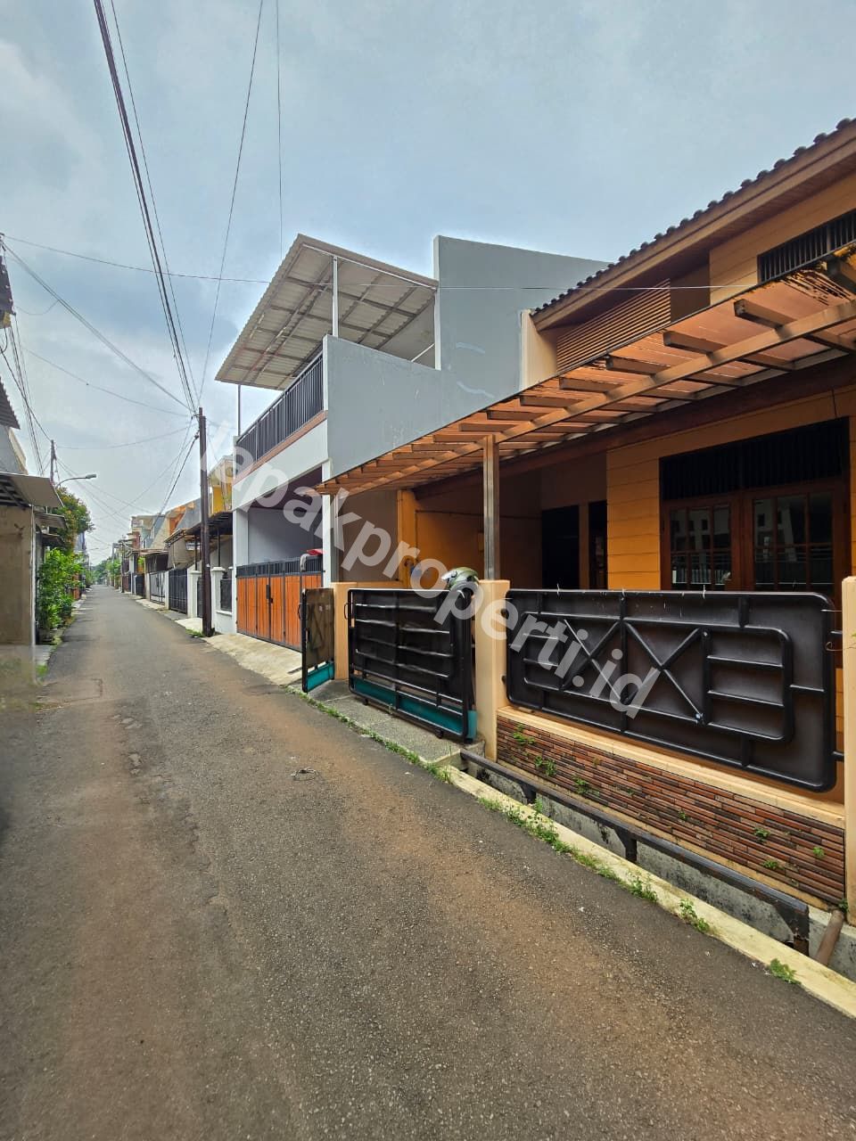Foto Dijual rumah Secondary Dalam komplek Di Duren Sawit Jakarta Timur - 2