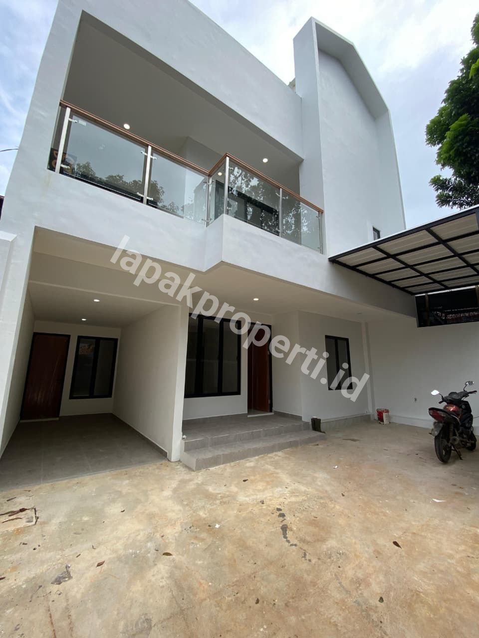 Foto RUMAH BARU RENOVASI TANAH LUAS DALAM KOMPLEK STRATEGIS di JAGAKARSA JAKARTA SELATAN - 4