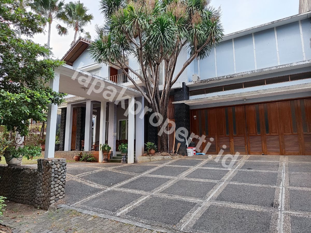 RUMAH MEWAH DALAM KOMPLEK ASRI di LEBAK BULUS JAKARTA SELATAN