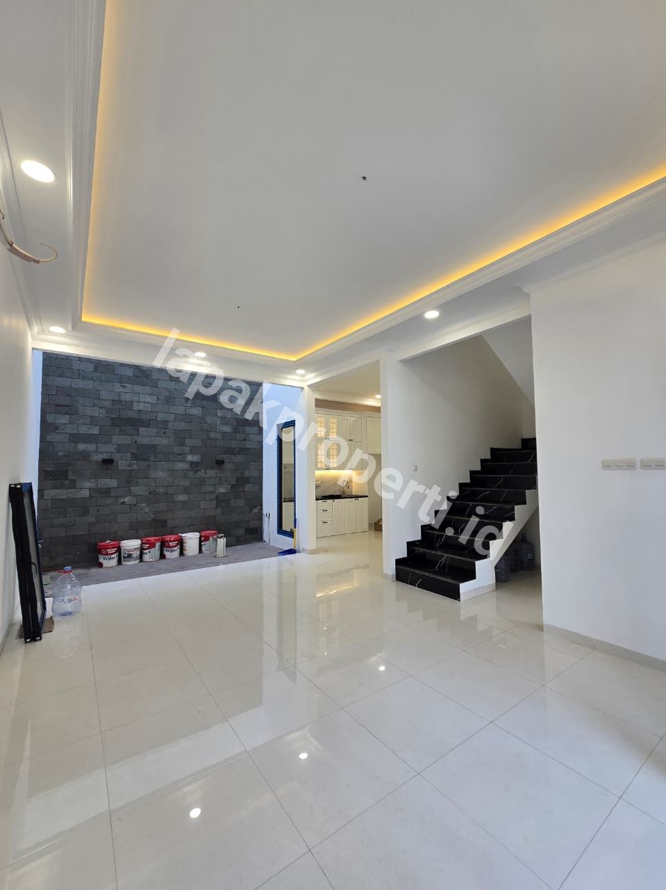 Foto Rumah Mewah design Classic Modern Dalam komplek - 6