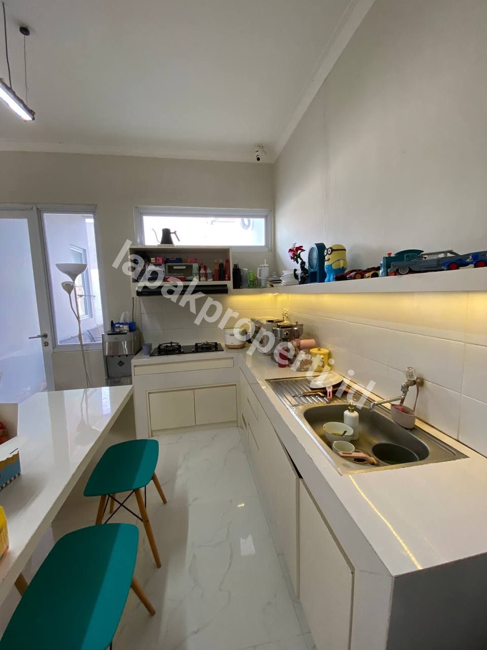 Foto Dijual Rumah Semi Furnished dalam Cluster Di Grand Wisata Bekasi - 7