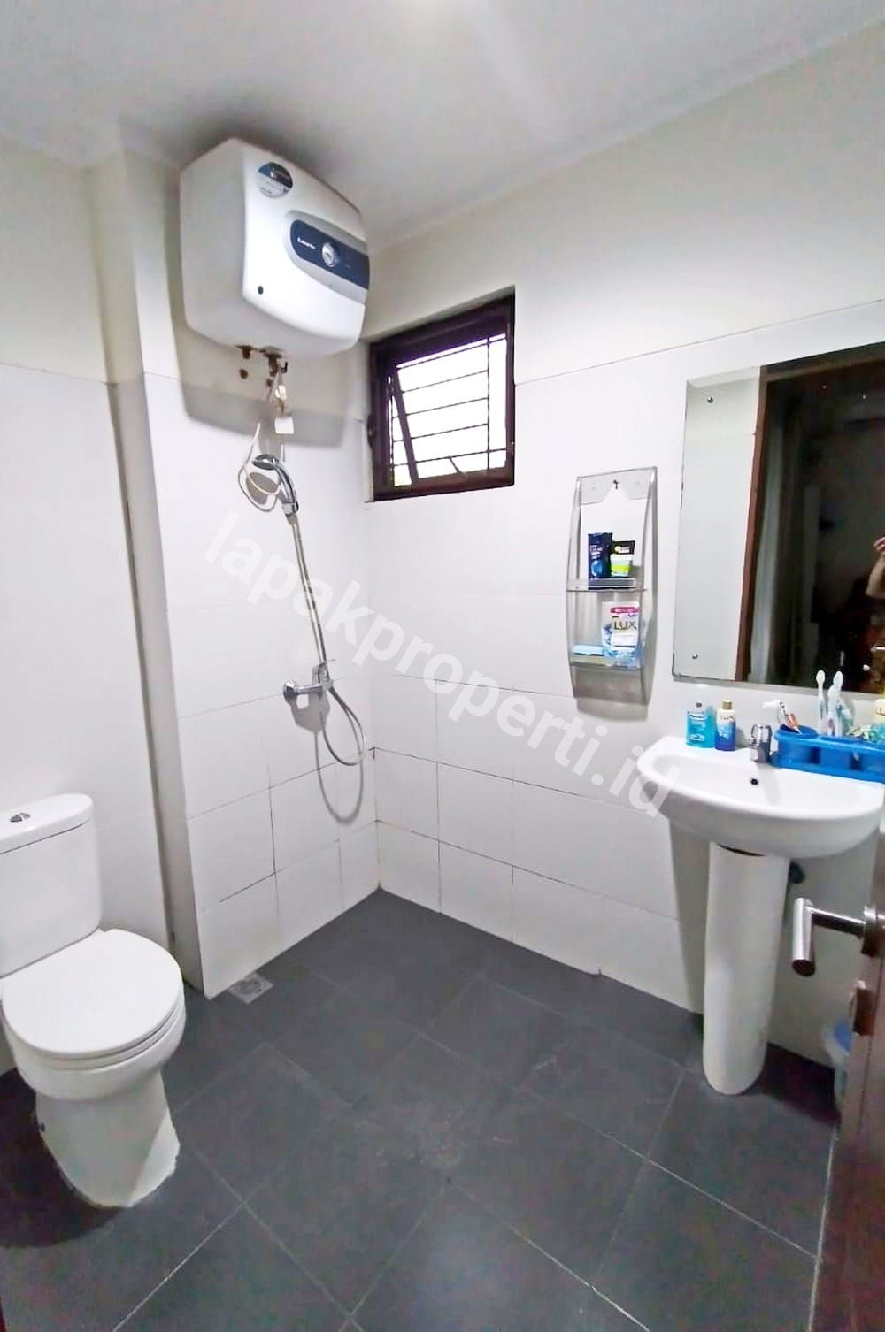 Foto Rumah Dalam Cluster Premier Rieviera Di Rawamangun Jakarta Timur - 9