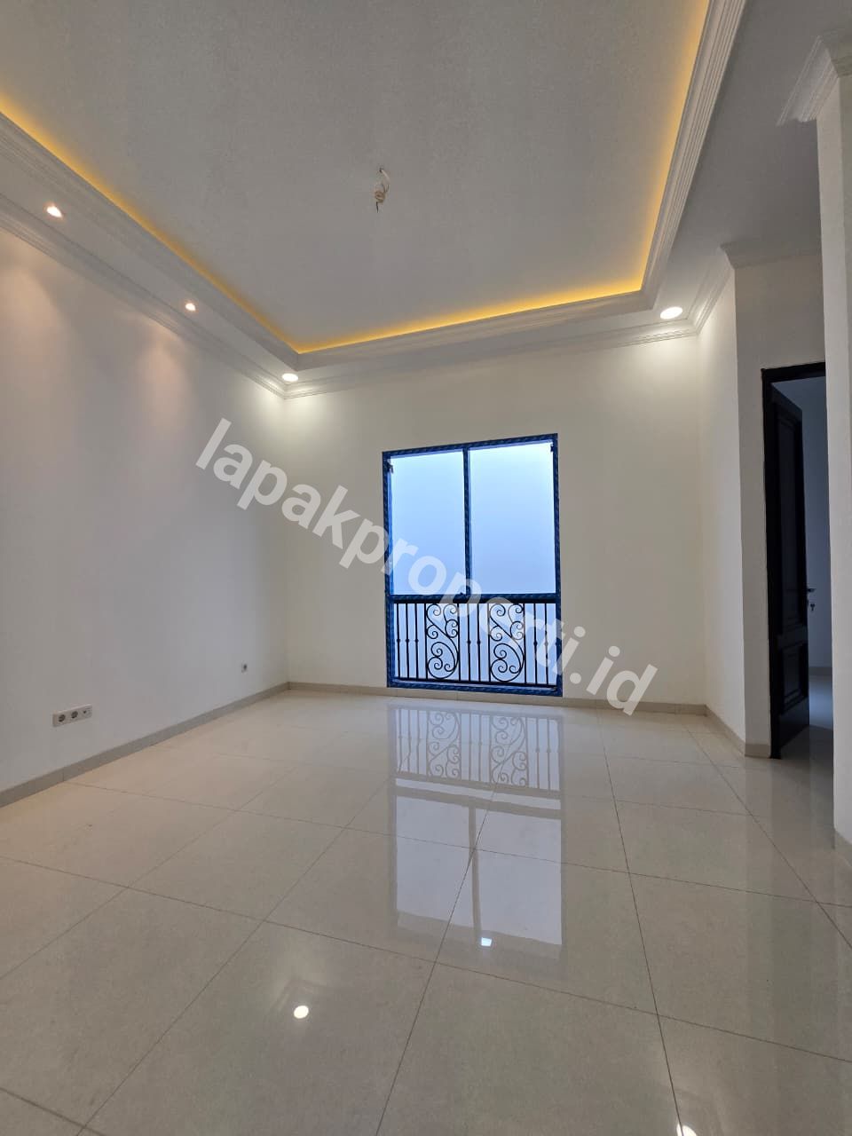 Foto Rumah Mewah design Classic Modern Dalam komplek - 4