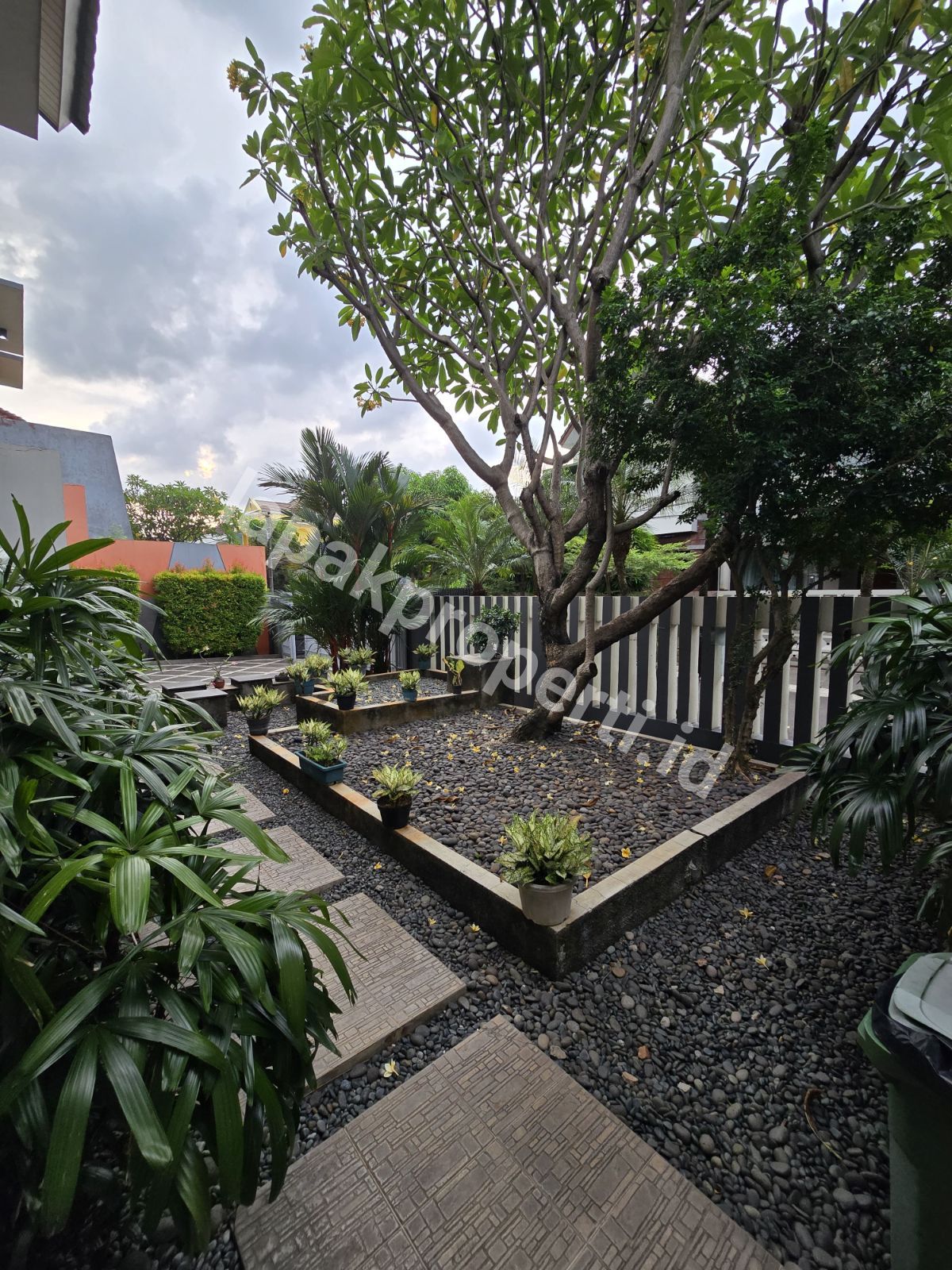 Foto Rumah Mewah Dalam komplek Siap Huni Di Duren Sawit Jakarta Timur - 12