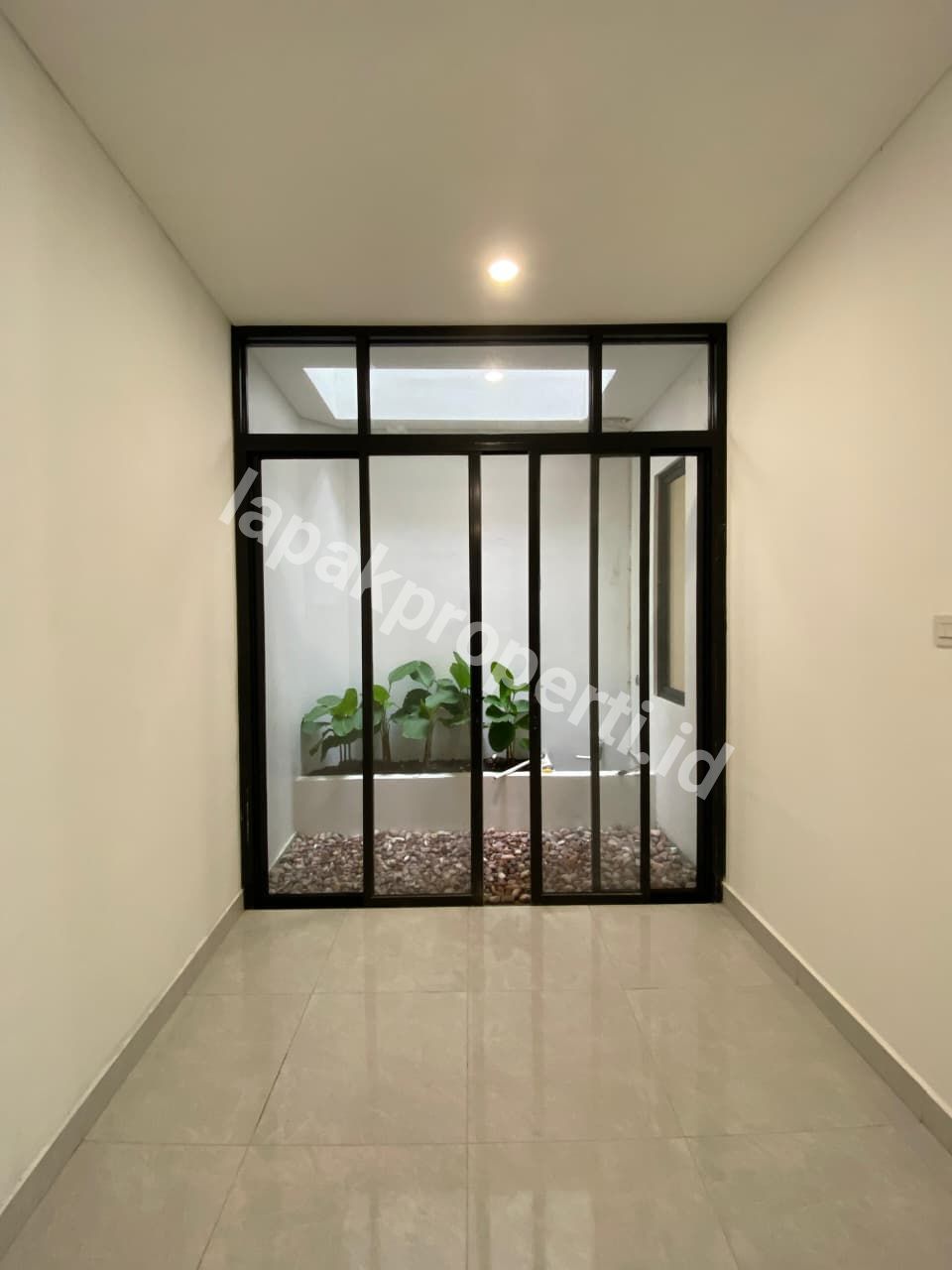 Foto RUMAH BARU RENOVASI TANAH LUAS DALAM KOMPLEK STRATEGIS di JAGAKARSA JAKARTA SELATAN - 6
